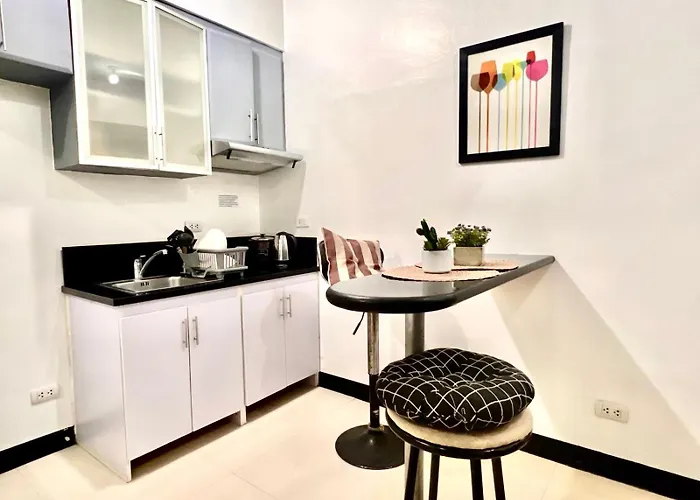 Apartment Heart Of Bgc Mckinley B3 *
